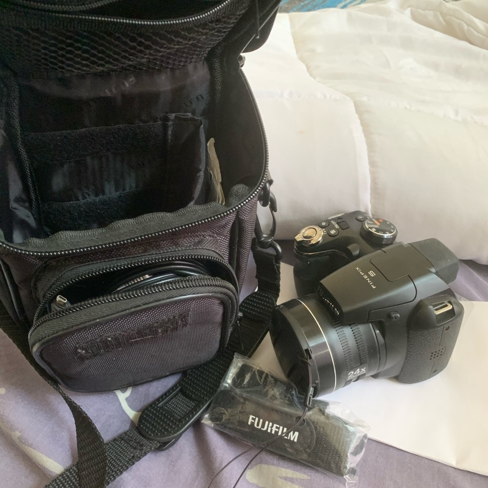 ***AVAILABLE***  Digital Camera